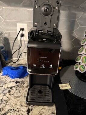 Compact Black Single-Serve Coffee Brewer - Black makes iced tea